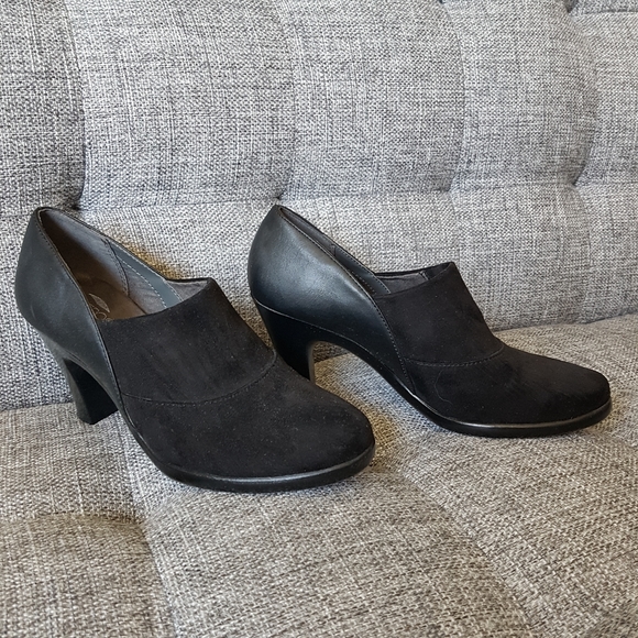 AEROSOLES Black Bootie Covered Pumps Size 5.5 - Picture 3 of 6